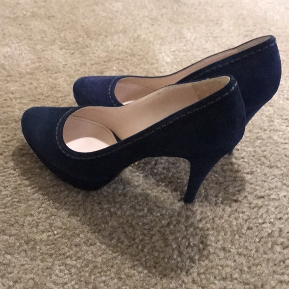 Prada - Picture 2 of 3